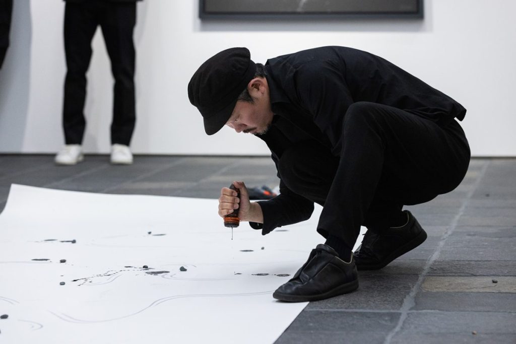 Live Drawing Performance by Hiraku Suzuki